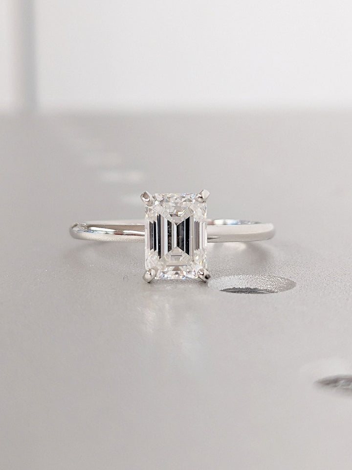 Discover emerald solitaire lab grown diamond engagement ring online