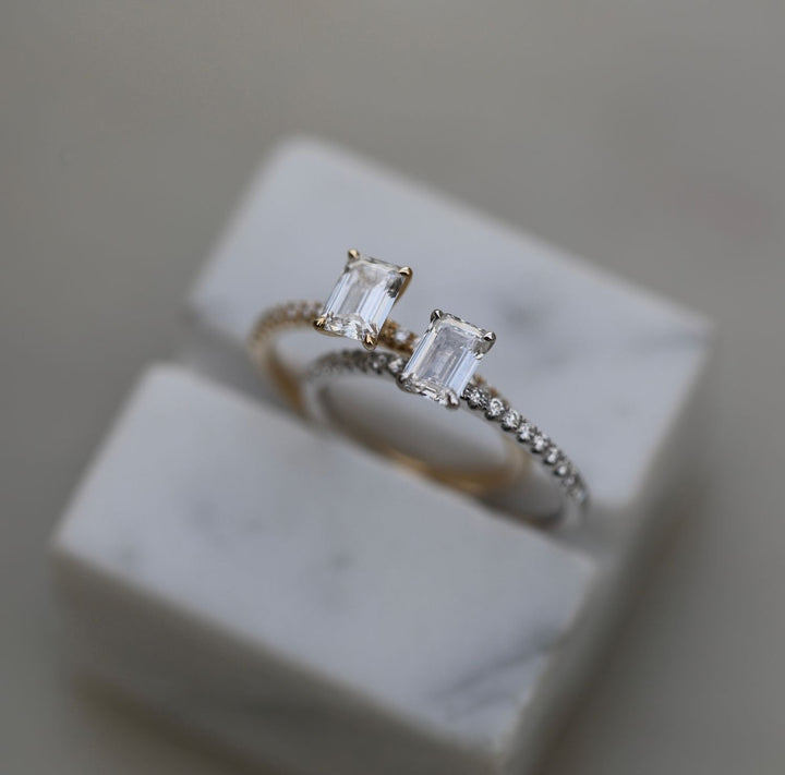 Emerald solitaire ring set with an IGI graded diamond