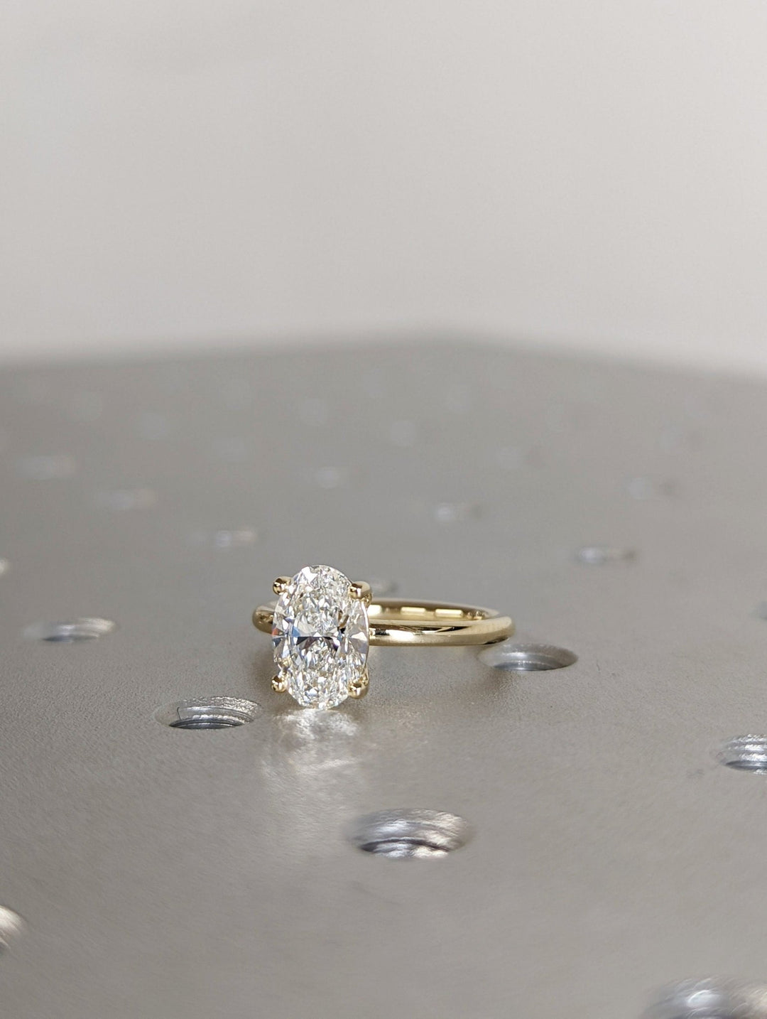 Oval cut solitaire engagement ring with IGI certified center diamond