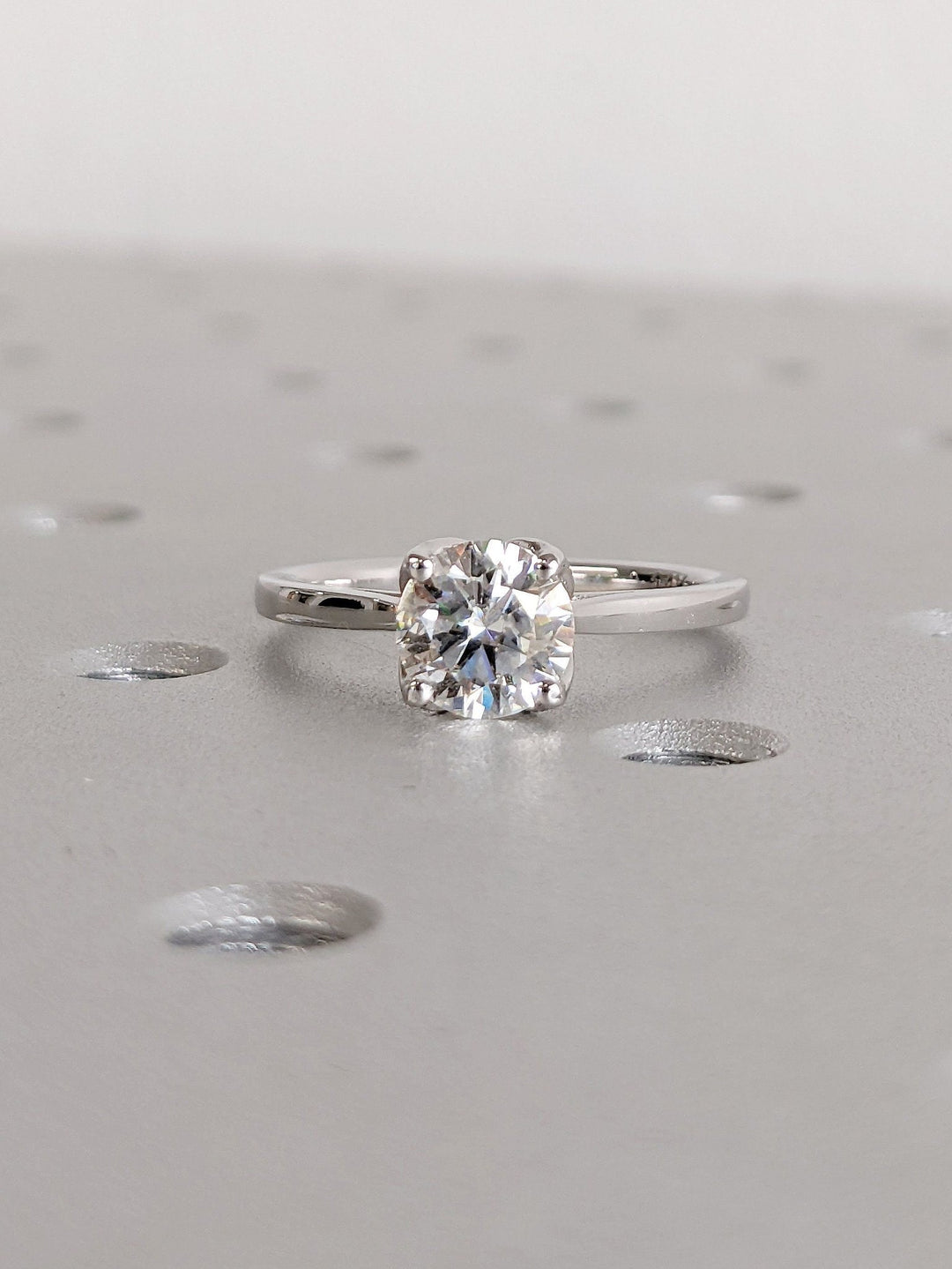 Buy 1.0CT round solitaire lab grown diamond engagement ring online