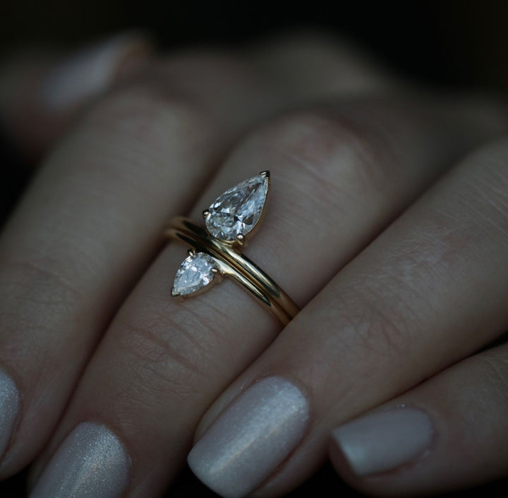 Pear solitaire engagement ring close-up showing F/VVS1 diamond clarity