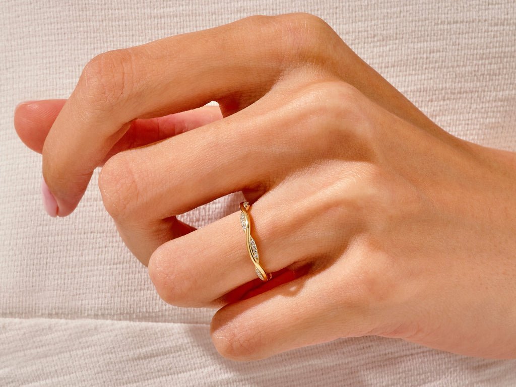 1.0CT Round Cut Twisted F - VS Lab Grown Diamond Engagement Ring Set - Doozy Diamonds