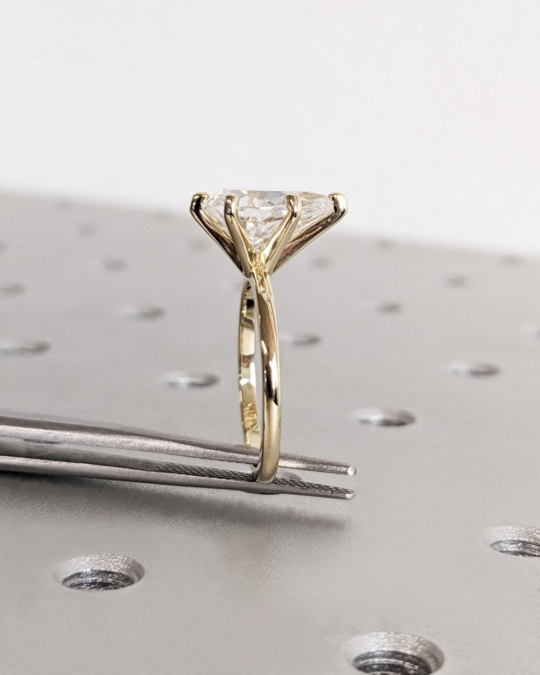 Buy pear cut solitaire diamond engagement ring with free shipping