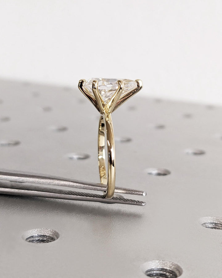 Buy pear cut solitaire diamond engagement ring with free shipping