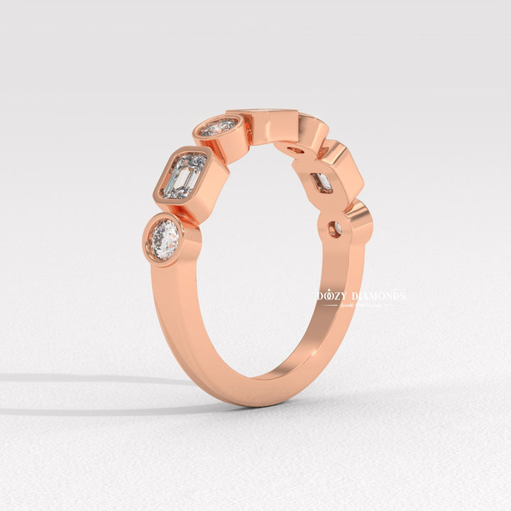 Sustainable round & emerald diamond wedding ring