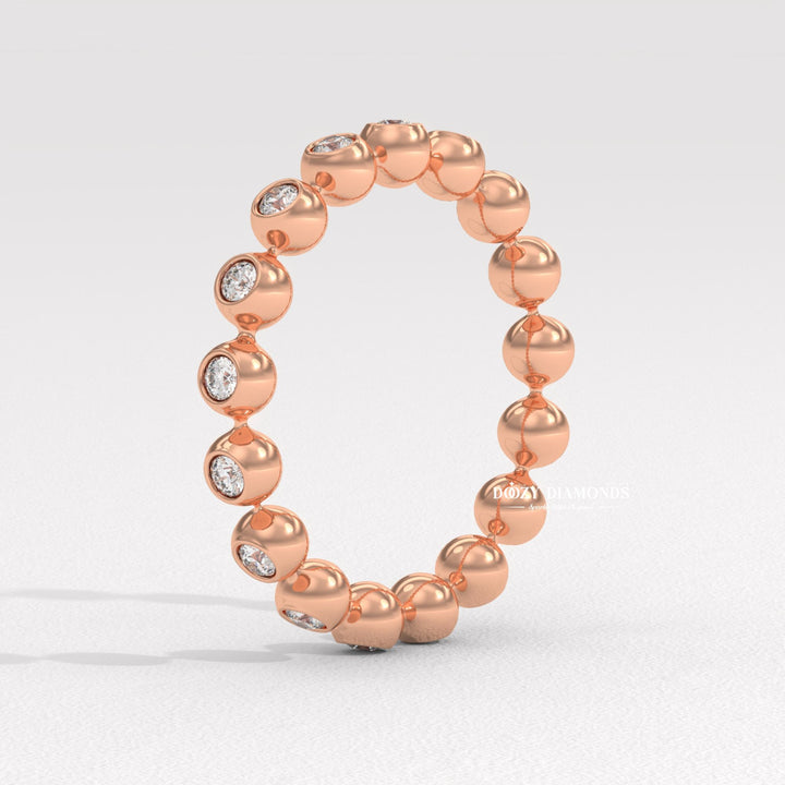 Sustainable round diamond wedding ring