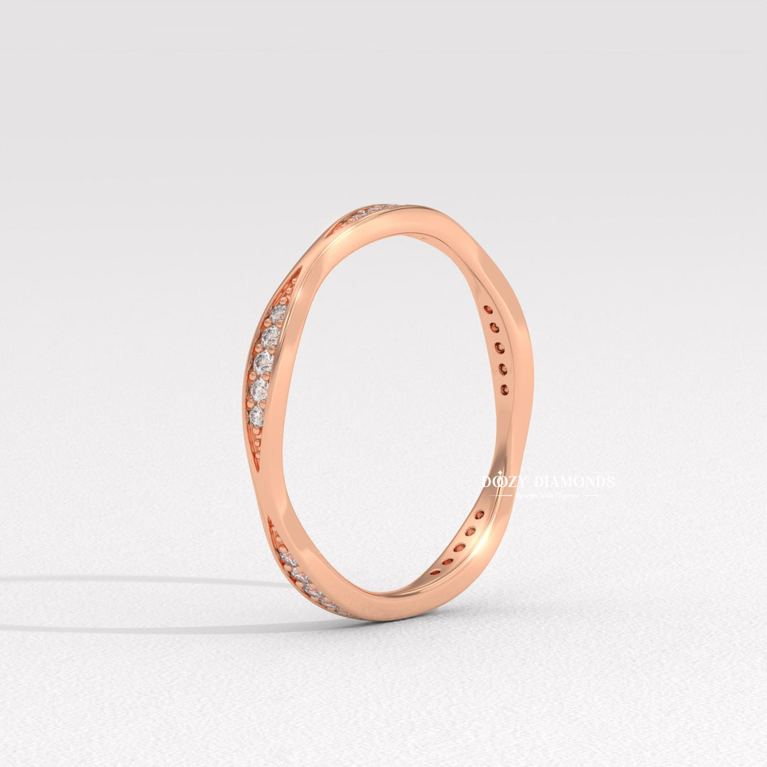 Sustainable round diamond wedding ring