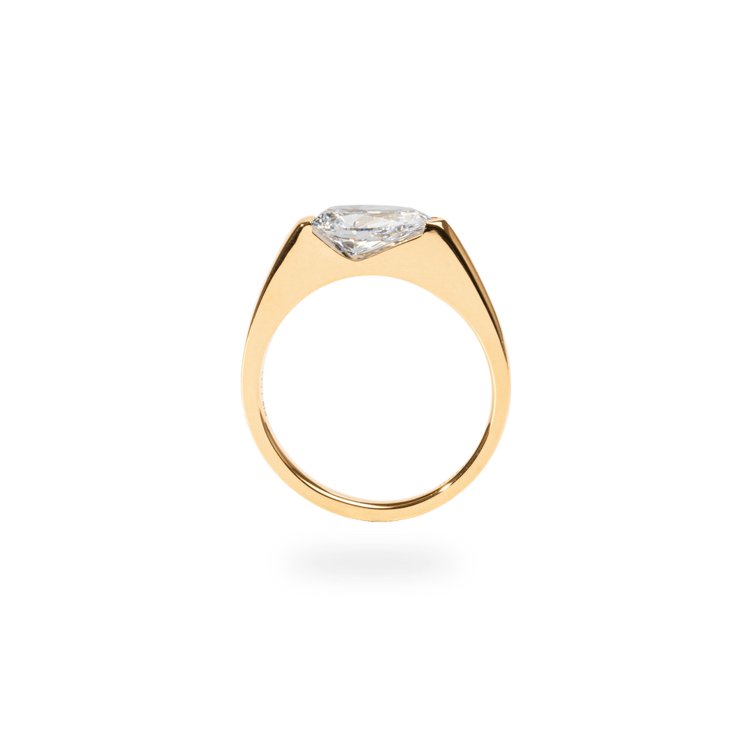 Shop the pear cut solitaire engagement ring collection online