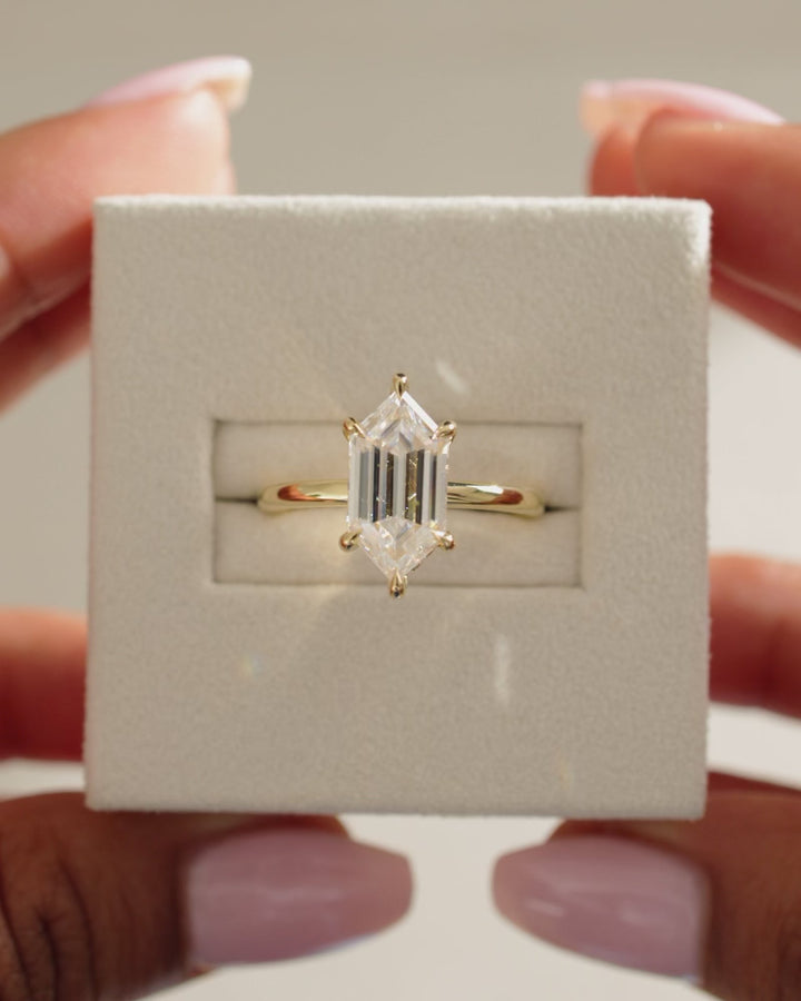 polished hidden halo setting, smooth geometric setting, clean hexagon frame, elegant hexagon mounting, durable hidden halo setting, everyday wear hidden halo setting, comfort fit hidden halo setting