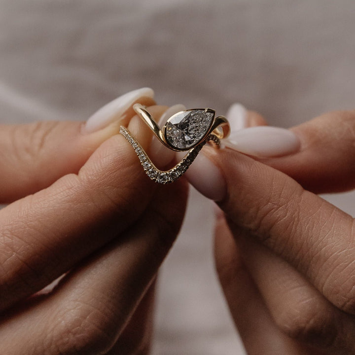 Pear solitaire ring set with an IGI graded diamond