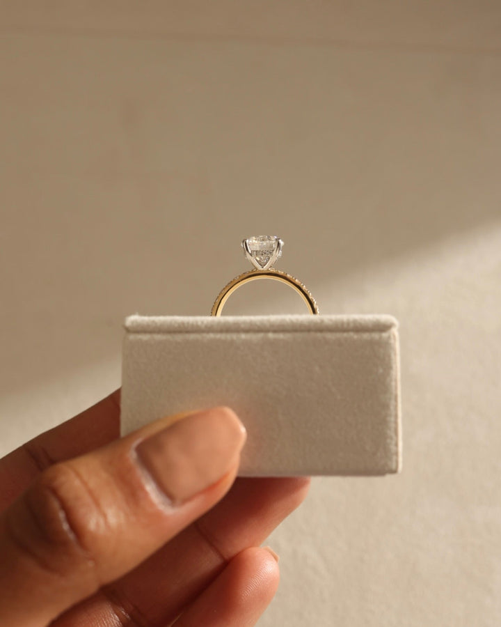 open gallery pavé setting, closed gallery pavé setting, modern solitaire pavé setting, classic solitaire pavé setting, minimalist solitaire pavé setting, refined solitaire pavé setting, gold pavé setting, platinum pavé