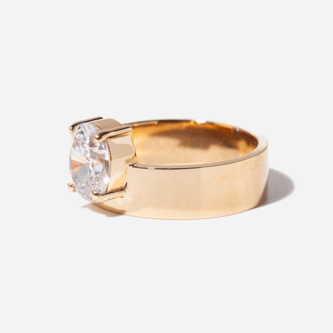 Oval pave ring set with an IGI graded diamond