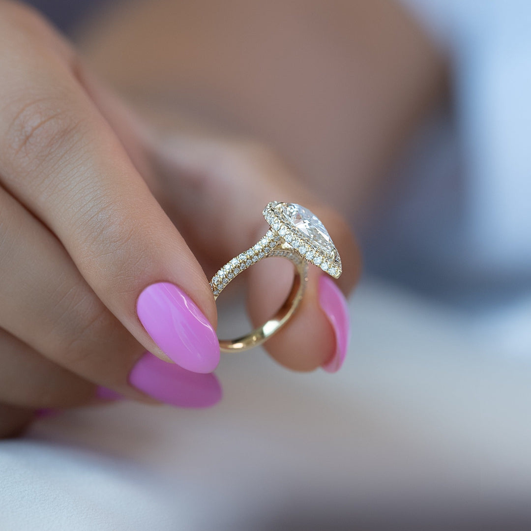 Pear pave ring set with an IGI graded diamond