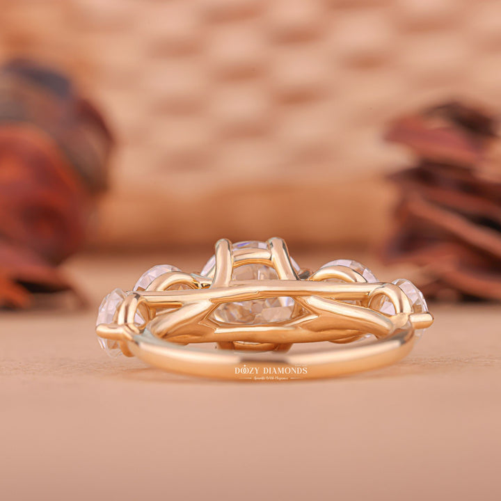 Round five stone ring set with an IGI graded diamond