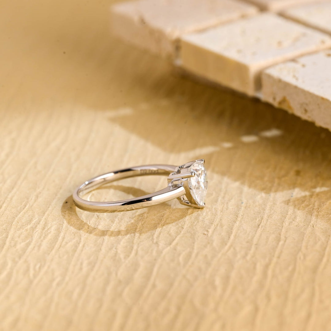 Heart solitaire ring set with an IGI graded diamond