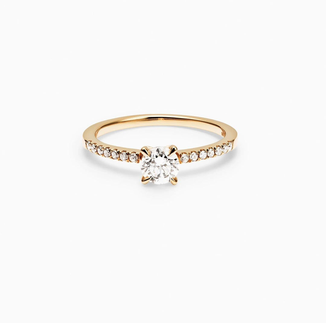 Round solitaire ring set with an IGI graded diamond
