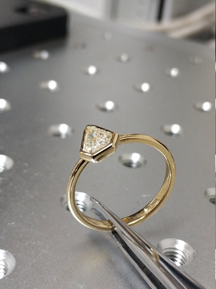 Kite bezel engagement ring with IGI certificate and packaging