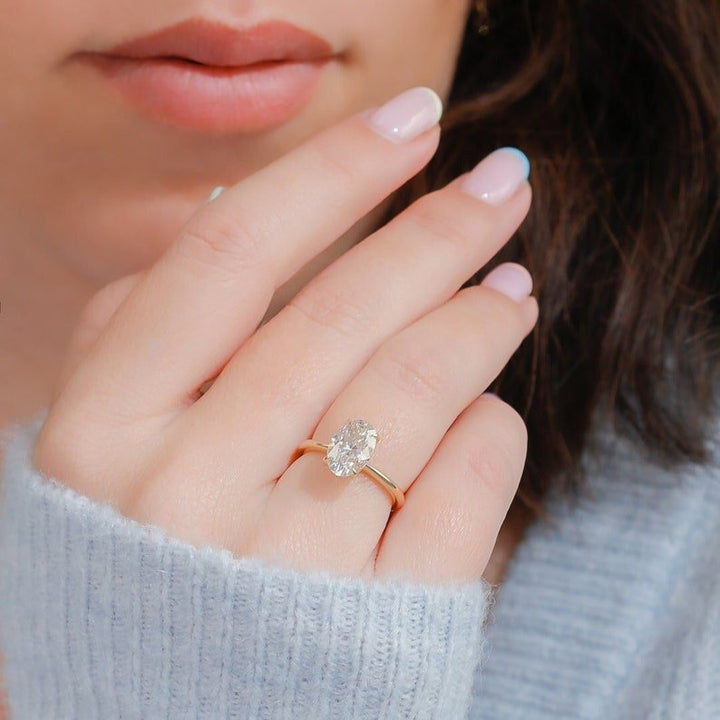 Oval solitaire ring set with an IGI graded diamond