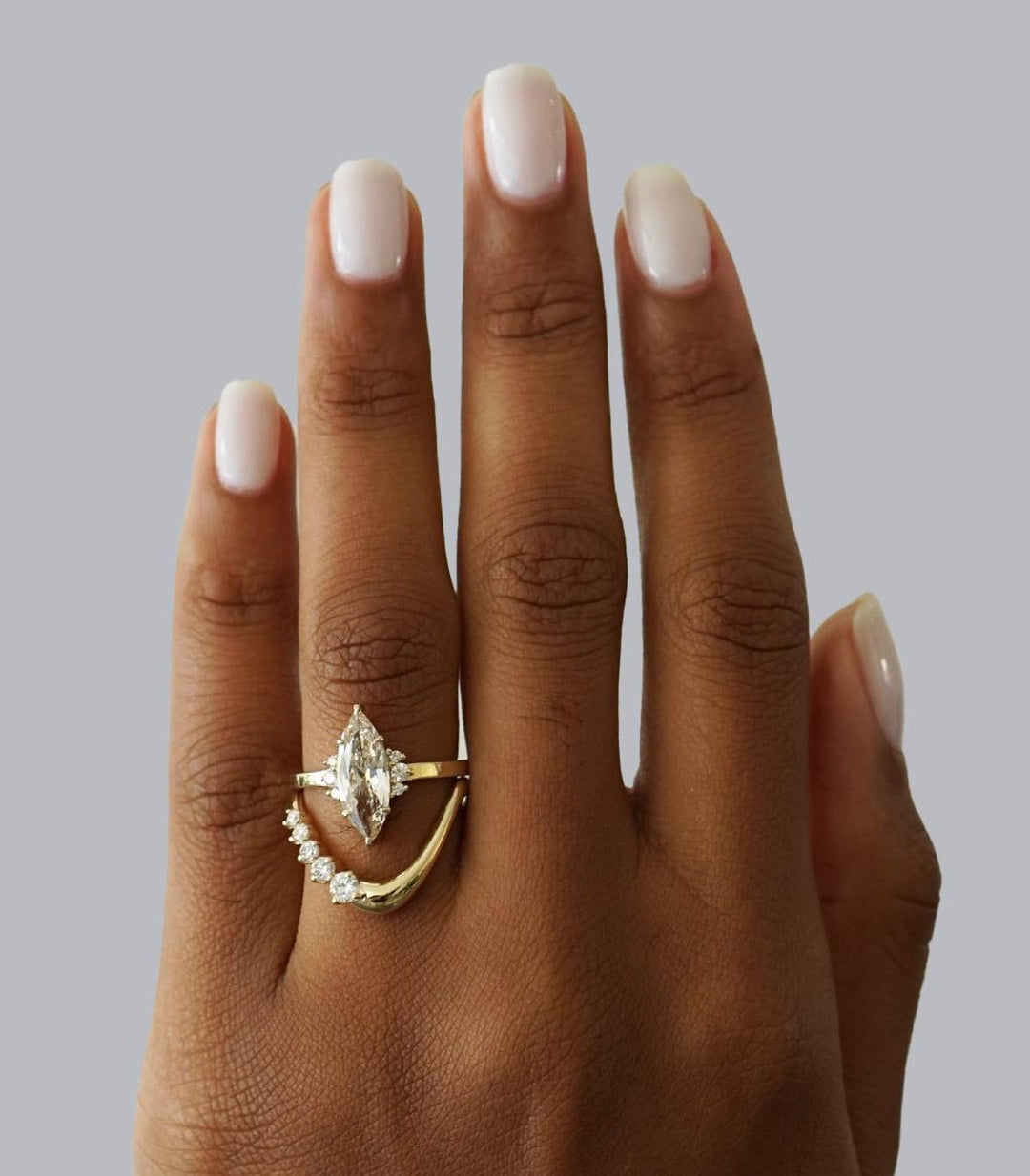 Round diamond wedding band in yellow gold