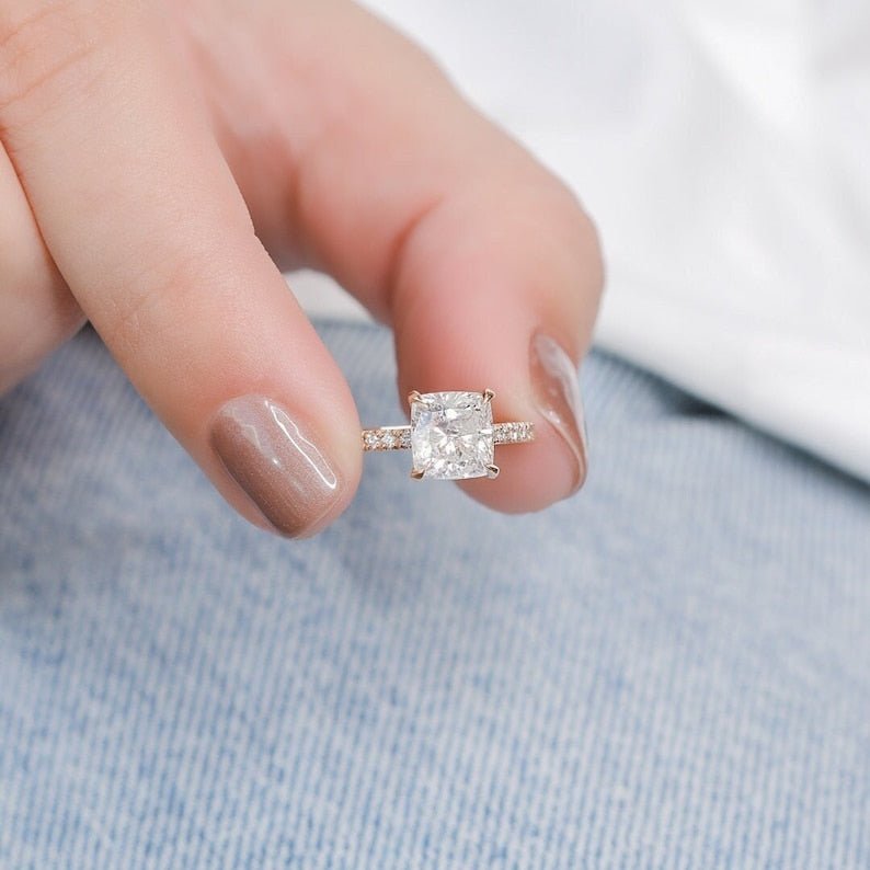 IGI certified cushion cut diamond in solitaire engagement ring setting