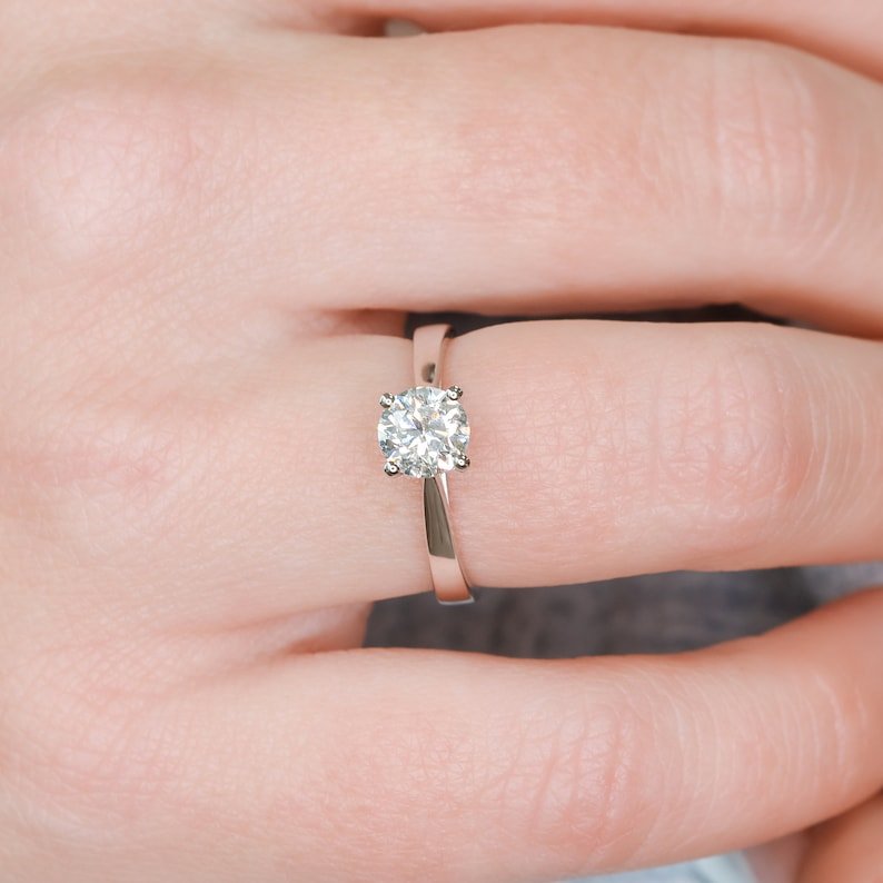 Buy 1.0CT round solitaire lab grown diamond engagement ring online