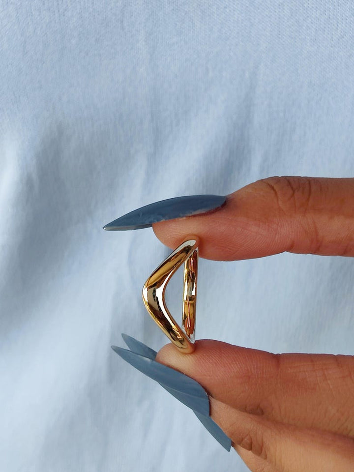 14k|18K Solid Yellow Gold Unique Wavy Curved Wedding Band - Doozy Diamonds