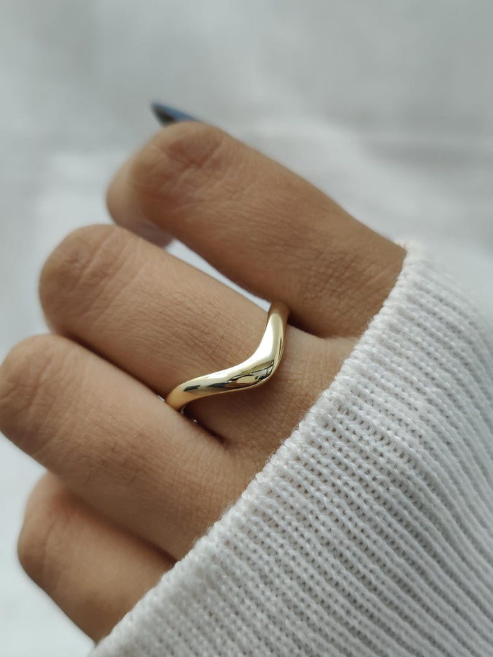 14k|18K Solid Yellow Gold Unique Wavy Curved Wedding Band - Doozy Diamonds