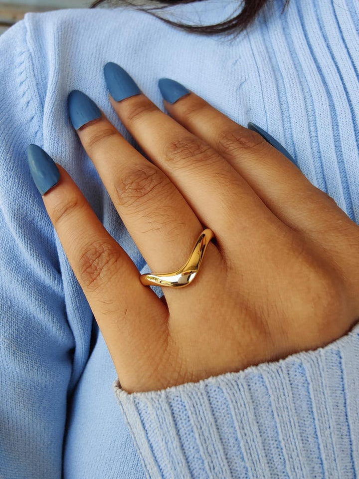 14k|18K Solid Yellow Gold Unique Wavy Curved Wedding Band - Doozy Diamonds