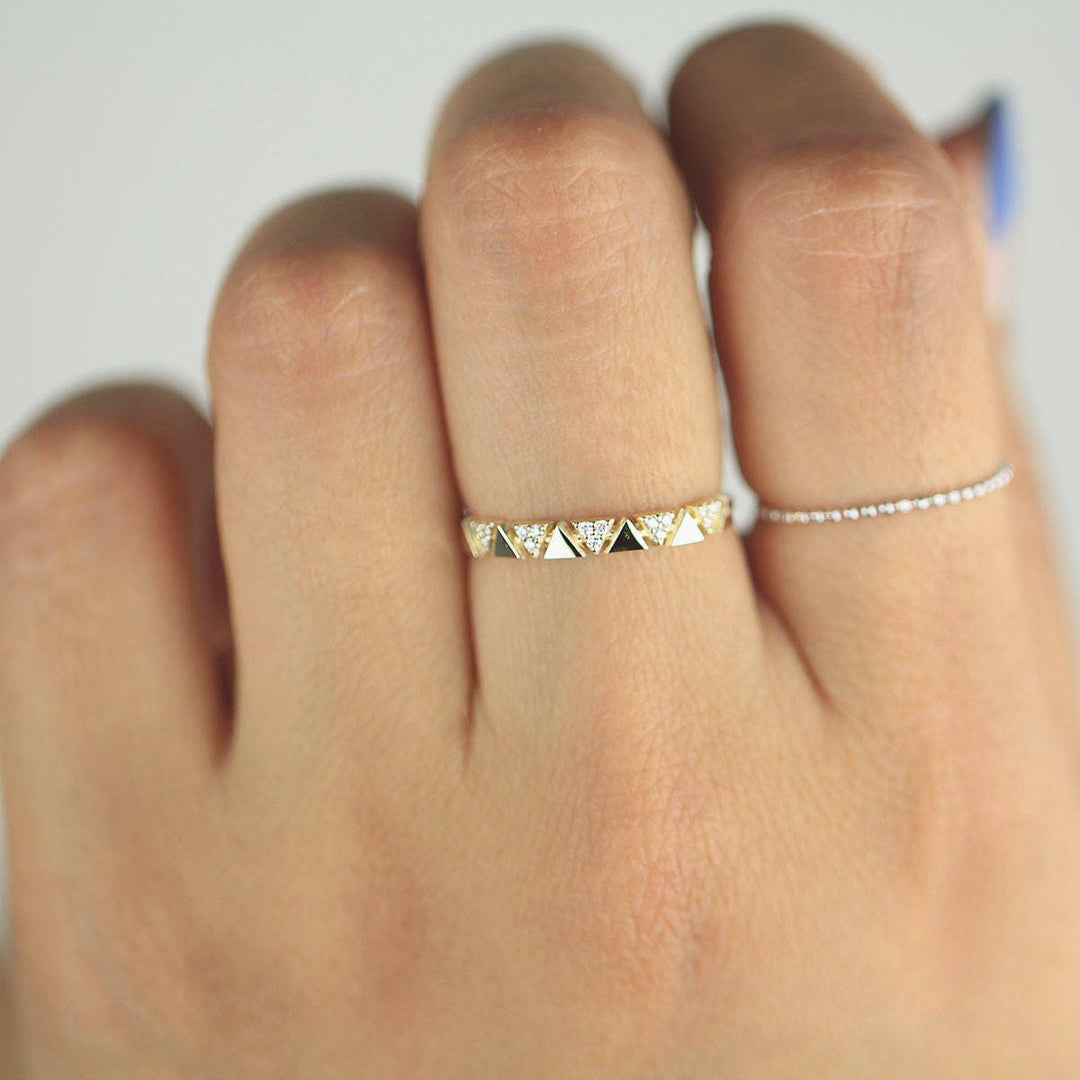 0.18CT Round Alternating Triangle lab grown diamonds Wedding Band In Solid Gold - Doozy Diamonds