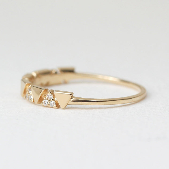 0.18CT Round Alternating Triangle lab grown diamonds Wedding Band In Solid Gold - Doozy Diamonds