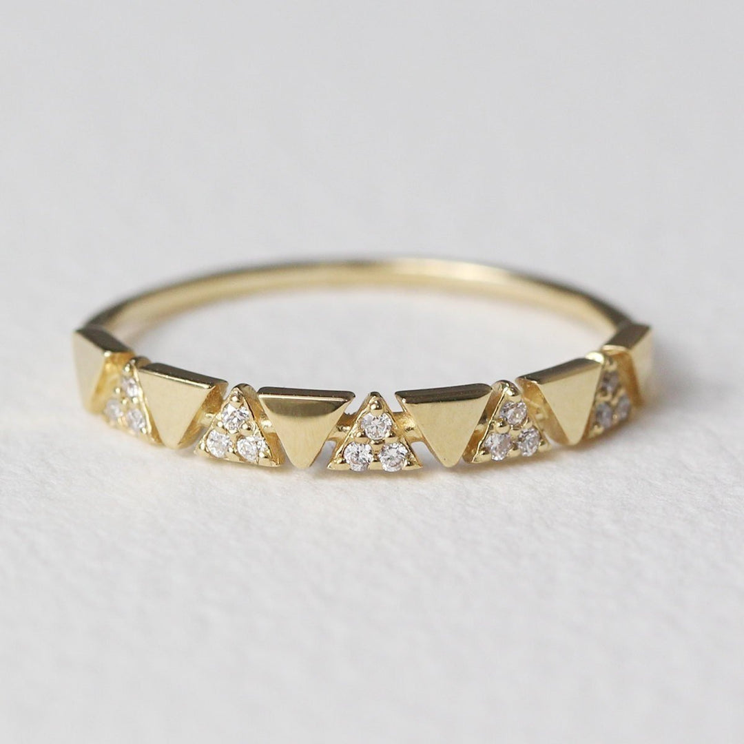 0.18CT Round Alternating Triangle lab grown diamonds Wedding Band In Solid Gold - Doozy Diamonds