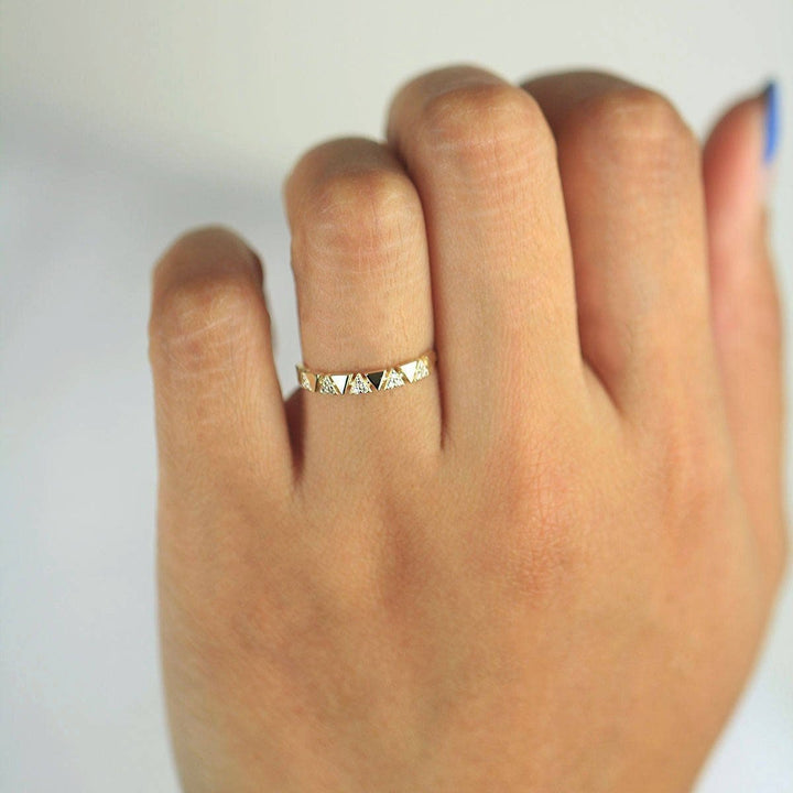 0.18CT Round Alternating Triangle lab grown diamonds Wedding Band In Solid Gold - Doozy Diamonds