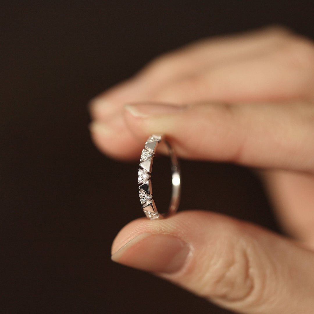 0.18CT Round Alternating Triangle lab grown diamonds Wedding Band In Solid Gold - Doozy Diamonds