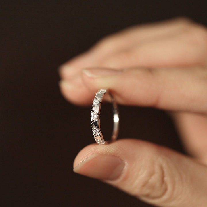 0.18CT Round Alternating Triangle lab grown diamonds Wedding Band In Solid Gold - Doozy Diamonds