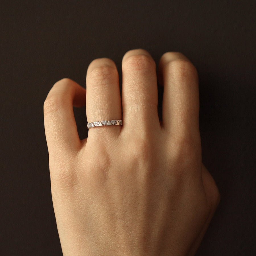 0.18CT Round Alternating Triangle lab grown diamonds Wedding Band In Solid Gold - Doozy Diamonds