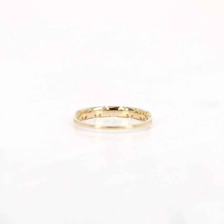 0.18CT Round Alternating Triangle lab grown diamonds Wedding Band In Solid Gold - Doozy Diamonds