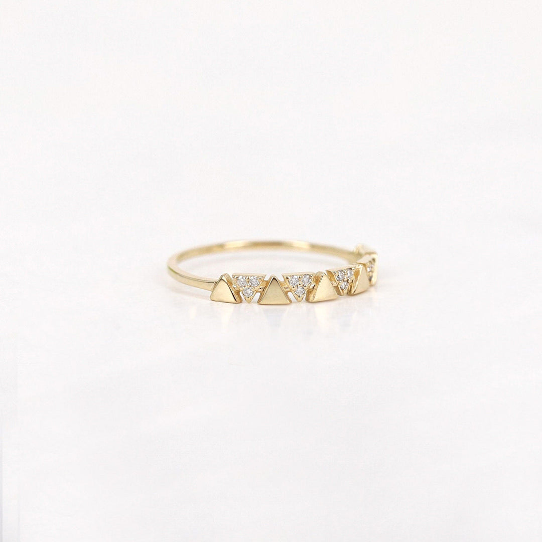 0.18CT Round Alternating Triangle lab grown diamonds Wedding Band In Solid Gold - Doozy Diamonds