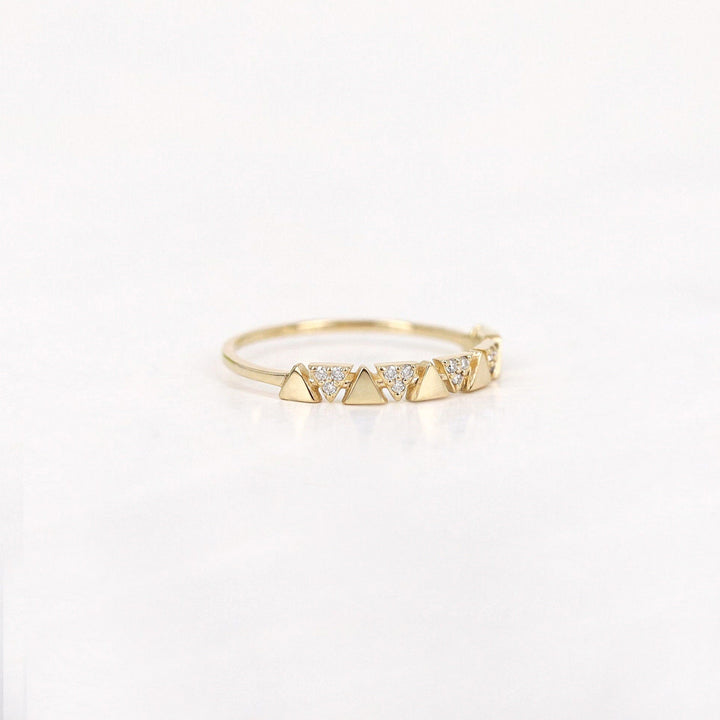 0.18CT Round Alternating Triangle lab grown diamonds Wedding Band In Solid Gold - Doozy Diamonds