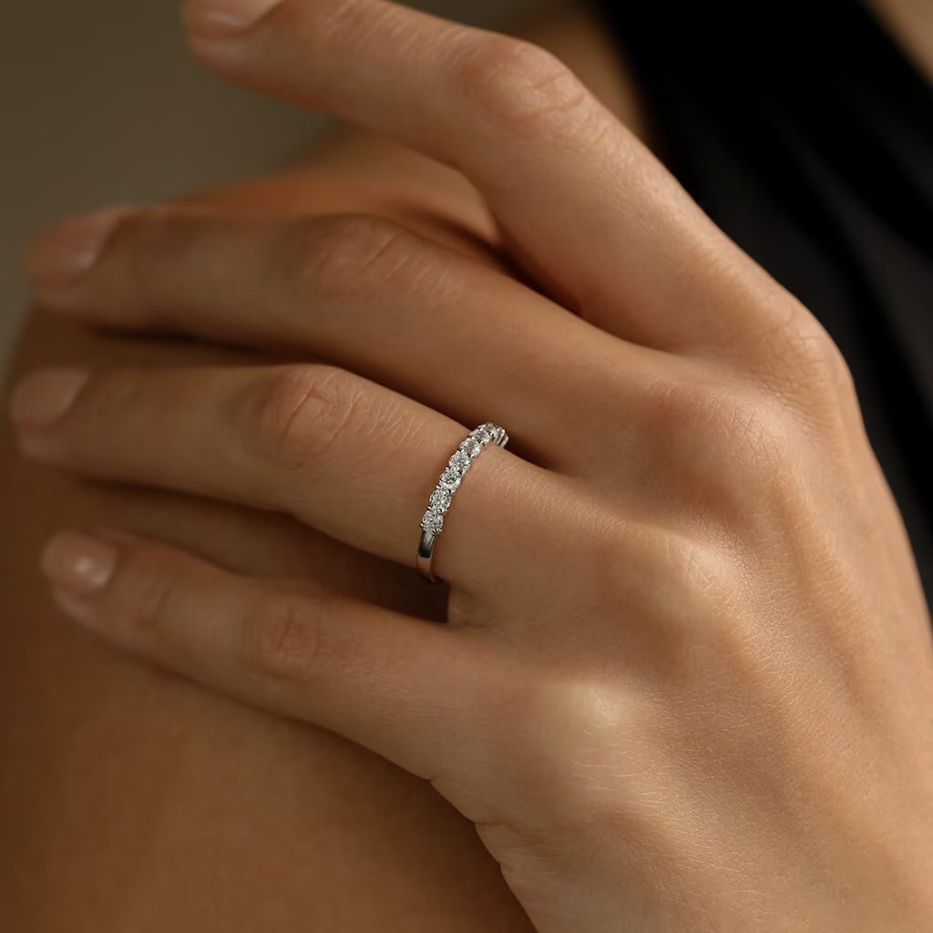 Round Cut Shared Prongs Diamond lab grown diamond Wedding Band - Doozy Diamonds