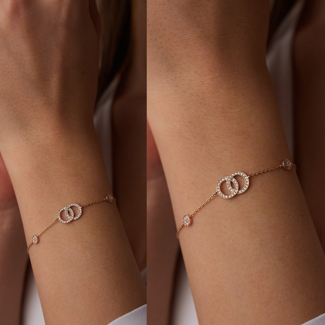 Intertwined Double Circle Diamond Bracelet for Mother Gift - Doozy Diamonds