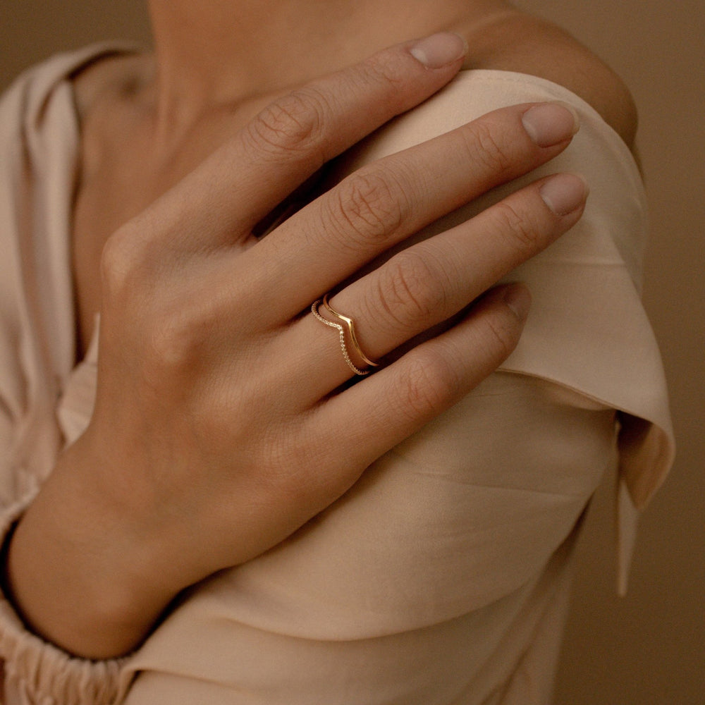 Round Cut lab grown diamonds Curved Wedding Band in Yellow Gold - Doozy Diamonds