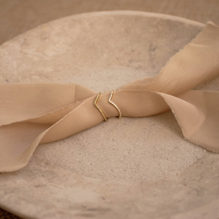 Round Cut lab grown diamonds Curved Wedding Band in Yellow Gold - Doozy Diamonds