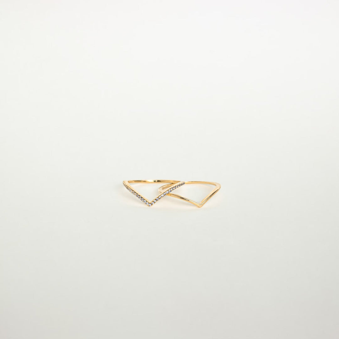 Round Cut lab grown diamonds Curved Wedding Band in Yellow Gold - Doozy Diamonds