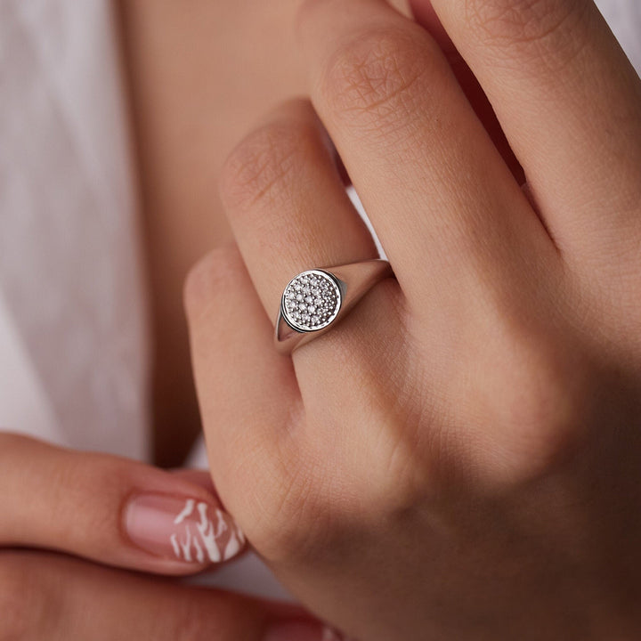 Round Cut lab grown diamonds Signet Ring for Women - Doozy Diamonds