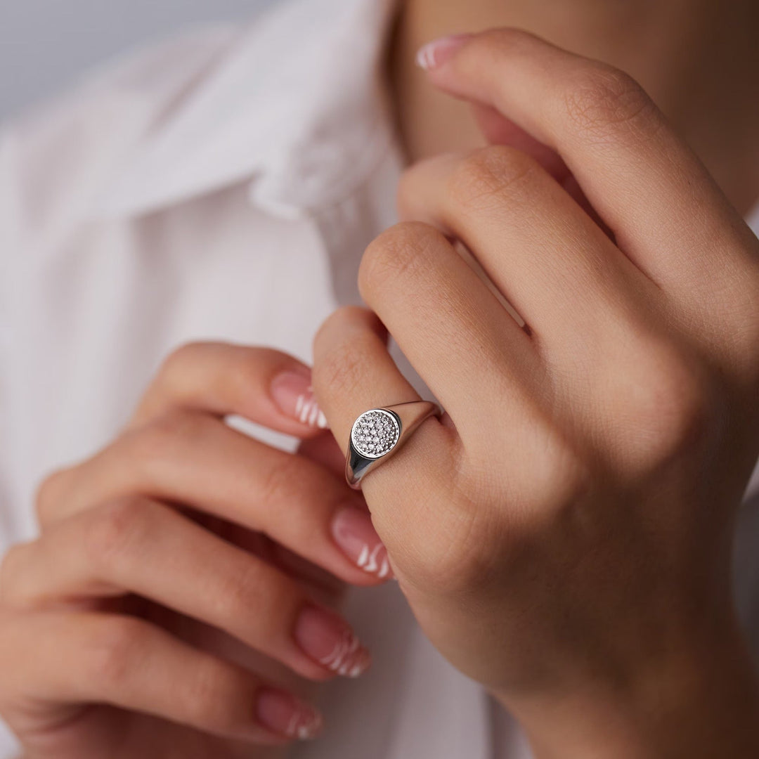 Round Cut lab grown diamonds Signet Ring for Women - Doozy Diamonds
