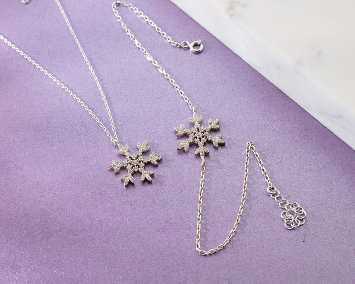 Round Cut Diamond Shining snowflake Bracelet for Christmas Gift - Doozy Diamonds