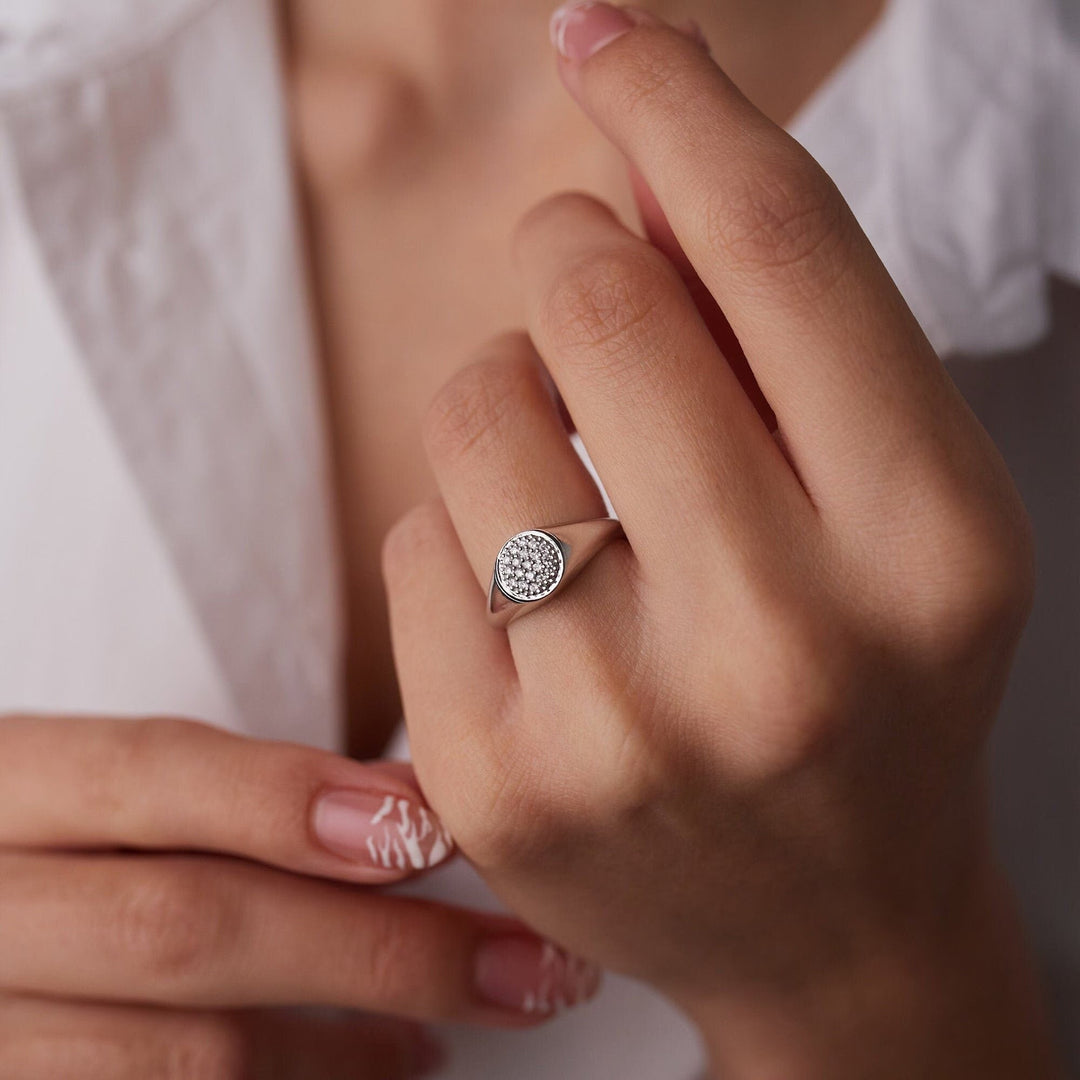 Round Cut lab grown diamonds Signet Ring for Women - Doozy Diamonds