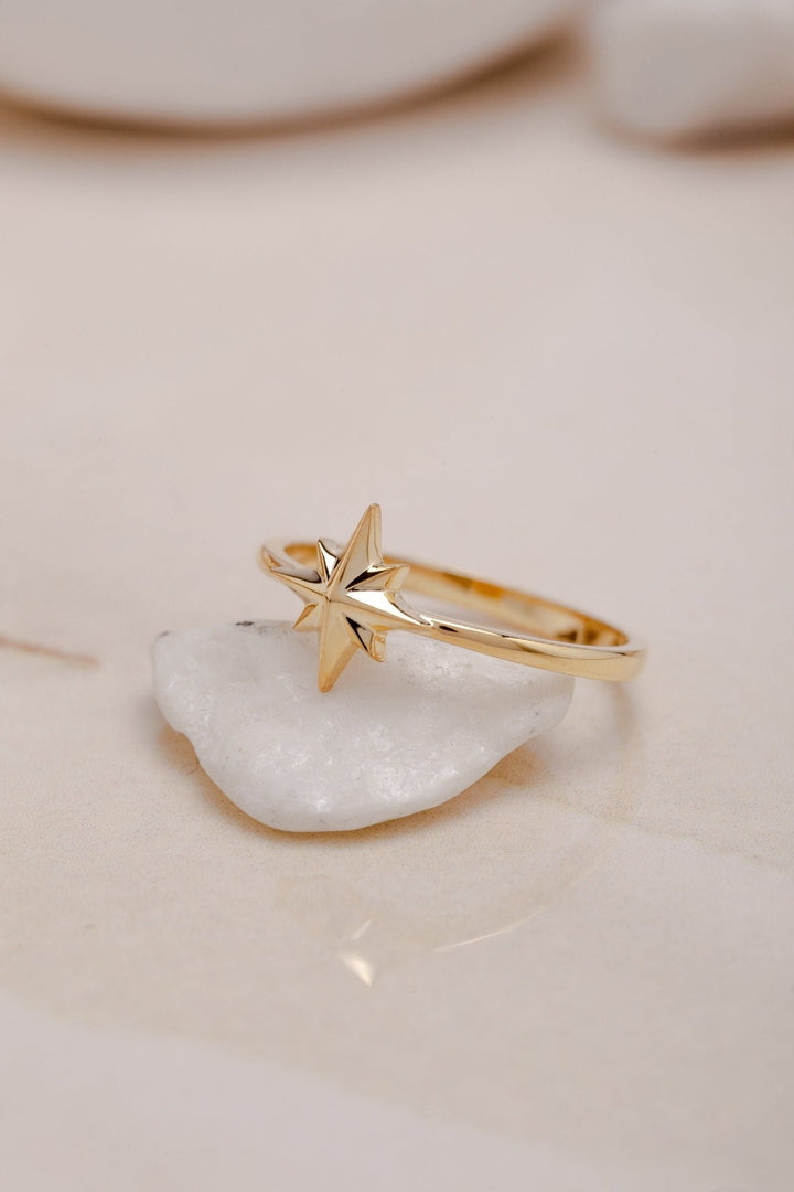 18K Yellow Gold Starburst Wedding Ring Gift for Women - Doozy Diamonds