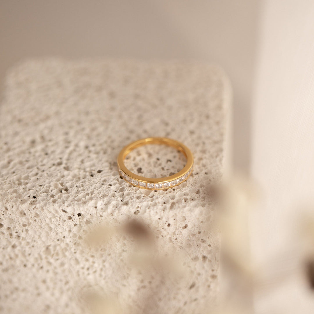 Princess Cut Diamond Bar lab grown diamond Wedding Band in Solid Gold - Doozy Diamonds