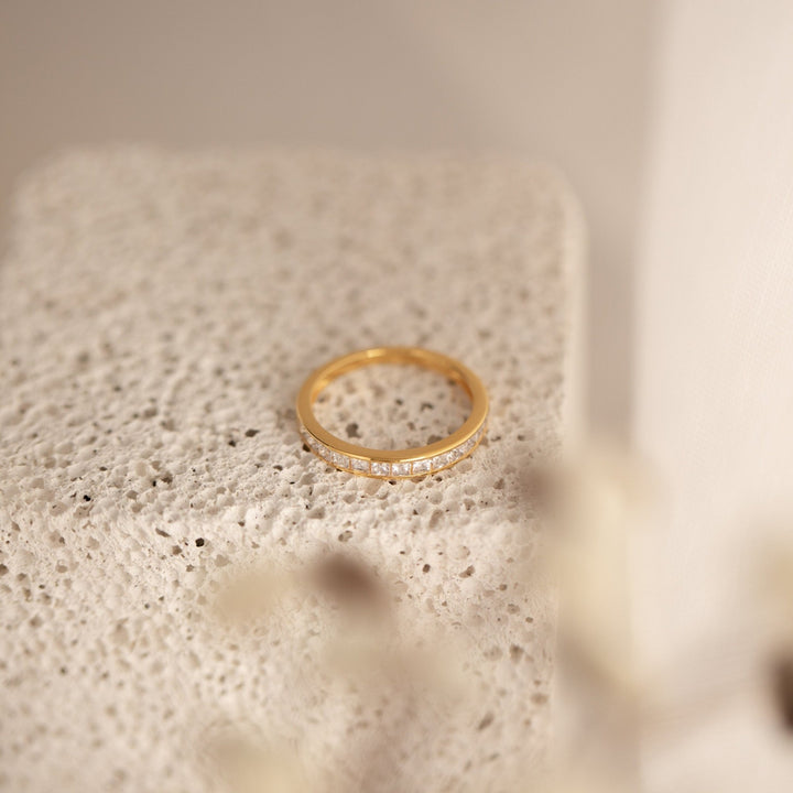 Princess Cut Diamond Bar lab grown diamond Wedding Band in Solid Gold - Doozy Diamonds